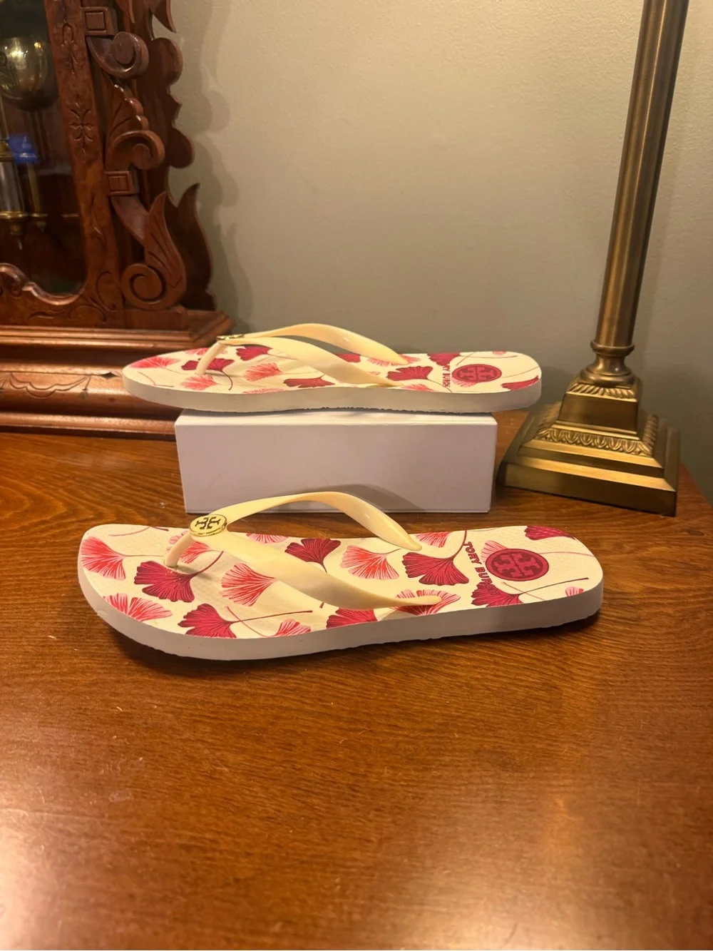 Tory Burch Cream Flip Flops Pink Red Floral Print Gold Logo Medallion Size 11